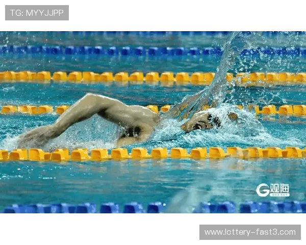 孙杨在游泳赛场上的精彩瞬间 展现冠军风采与不屈拼搏精神